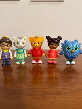 Daniel Tiger's Neighborhood Friends Figures Complete Set Owl Prince Elaina Cat